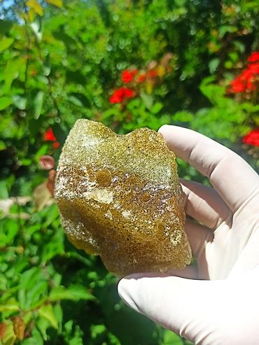 Digər kolleksiyalar: Parlaq Təbii Yaşıl Daş Satılır – Jade Tipli Nadir Mineral, İşıqda Rəng — 15