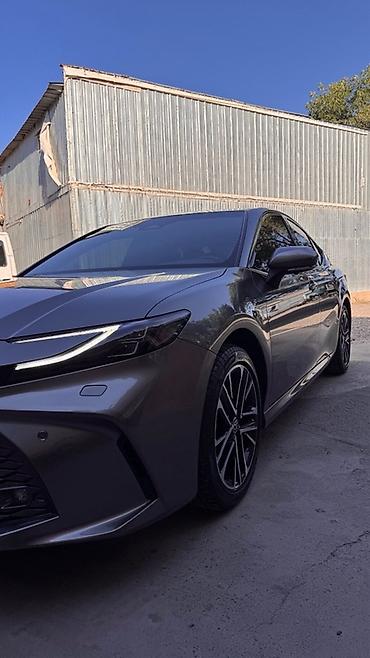 тойота камри 7075: Toyota Camry: 2025 г., 2.5 л, Вариатор, Гибрид, Седан — 1
