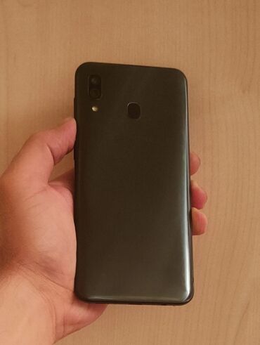 3 sim kartlı telefonlar: Samsung A30, 32 ГБ, цвет - Серый, Отпечаток пальца, Две SIM карты