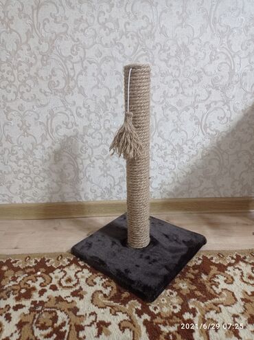 столбы in Кыргызстан | ЭЛЕКТРИКИ: Когтеточка новая. Высота 50 см. Диаметр столба 60 мм. Подставка 35*35