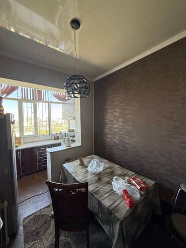 Офисы: 3 комнаты, 68 м², 106 серия, 9 этаж, Старый ремонт
