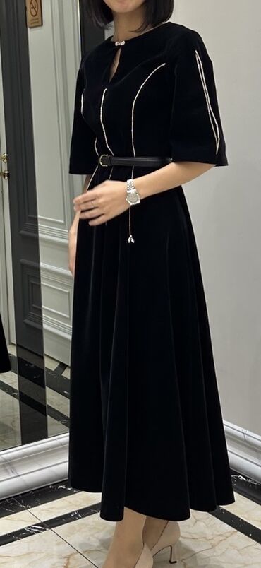 домашние одежды: Вечернее платье, Коктейльное, Велюр, С рукавами, Стразы, S, M