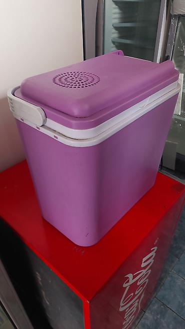 Frižideri: Komad 4000 din. Prijenosni auto frižider/termo kutija (12V) - Boja — 2