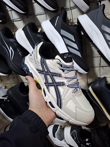 Мужские кроссовки, 41, 41.5, 42, Asics, Новый, цвет - Бежевый, Бесплатная доставка, Платная доставка