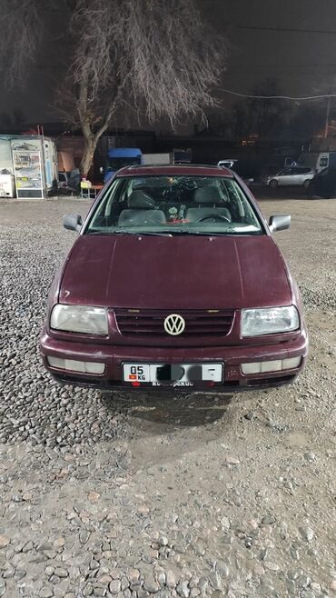 Volkswagen: Volkswagen Vento: 1993 г., 1.8 л, Механика, Бензин, Седан