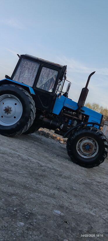 Traktorlar: Belarus traktor – mavi/qara gövdə, ön və arxa iri aqrar təkərlər — 2