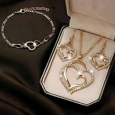 torbe od prevrnute koze: Komplet nakita sa motivom srca – elegantan set za sve prilike. - — 2
