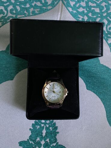 продаю ящик: Продаю часы Rolex новые