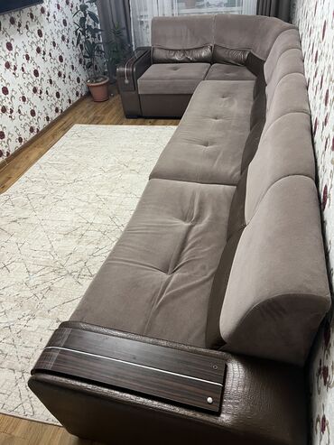 угловую мебель: Угловой диван, цвет - Коричневый, Б/у