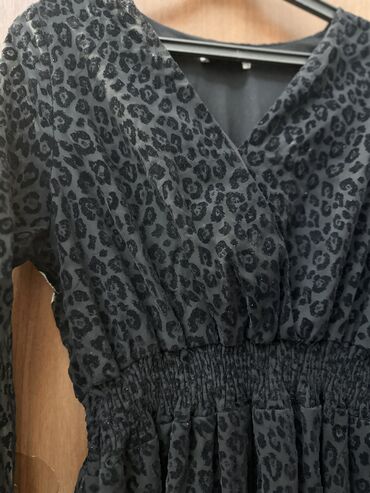 Другая женская одежда: Продаю женские одежды 1) Пальто альпака р50 новое 2500с 2) куртка р — 10