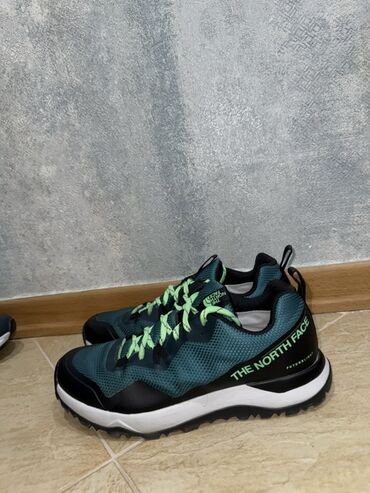 Botinkalar: The North Face qaçış/trekkinq ayaqqabısı - Model: The North Face (yan