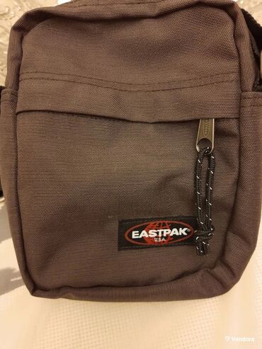 Other: Πωλείται τσαντάκι ώμου μάρκας Eastpak original. Χρώμα καφέ. Έχει 4