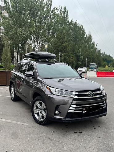 высокие машины: Toyota Highlander: 2018 г., 3.5 л, Гибрид, Кроссовер — 1