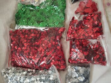 дарым: Отдам все пайетки за 1 литр растительного масла "Аведов", "Шедевр"