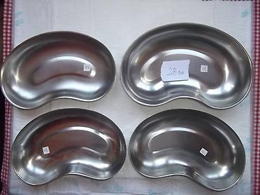 Medicinska oprema: Špric 100 ml za pretakanje ispiranje. Može i za druge namene . Kao — 8