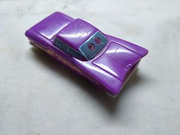 auto od kartonske kutije: Disney Pixar autic plasticni, lila(Malo vise ide na crveni)6,5 cm — 3