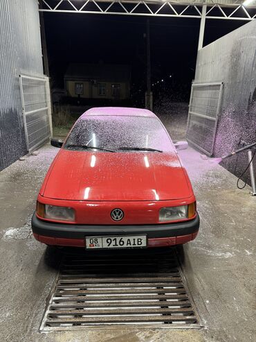 Volkswagen: Volkswagen Passat: 1988 г., 1.8 л, Механика, Газ, Седан