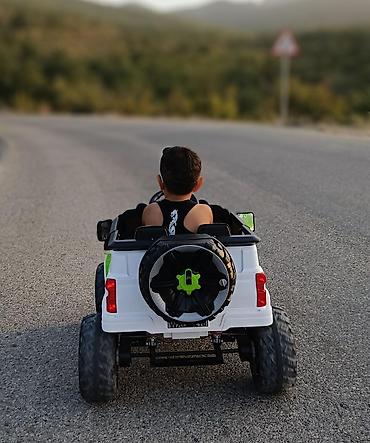 kinder stranger things: Uşaq üçün elektrikli maşın çox yaxşı vəziyyətdədi yeni kimidi çox az — 2