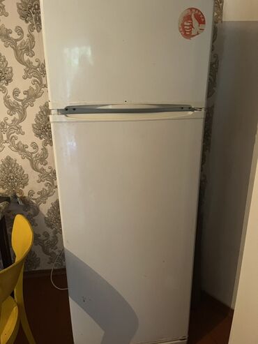 Boşqablar: 2 qapılı Stinol Soyuducu Satılır, rəng - Ağ