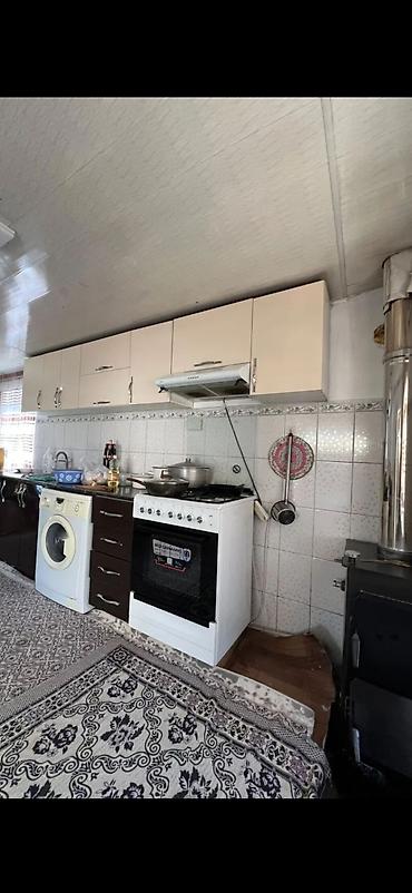 Үйлөрдү ижарага берүү: 60 м², 3 бөлмө, Жаш гвардия, Чогуу жашоосу жок — 3