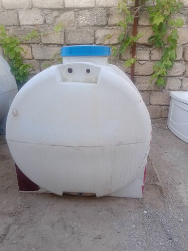 Baklar və çənlər: Bak, Plastik, 1000 l l