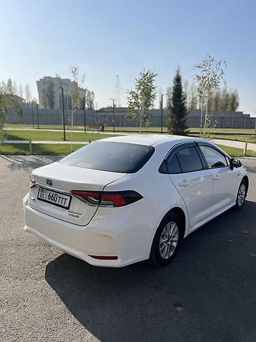 lexus rx400h: Toyota Corolla: 2020 г., 1.8 л, Вариатор, Гибрид, Седан — 5