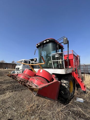 тракторы yto: Срочно распродажа кукурузауборочный комбайн (силосный) модель:юто