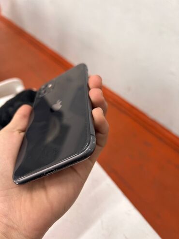 Apple iPhone: IPhone 11, Б/у, 128 ГБ, Черный, Чехол, 76 % — 12