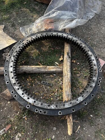 Digər avtomobil ehtiyat hissələri: Cat 330 D2L Ekskavatoru Ehtiyat hisələri mövcudur Kouş Yağ paylaycı — 4