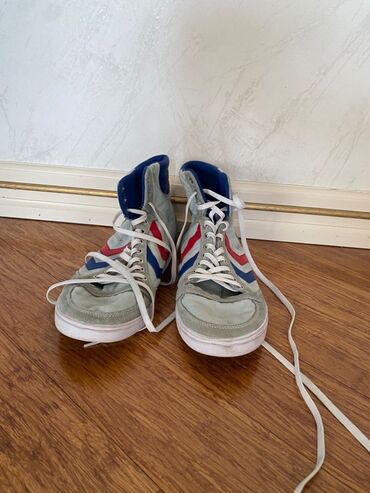 детские ролики 35 38 размера: Продаю б/у спортивные кроссовки Hummel, оригинальные