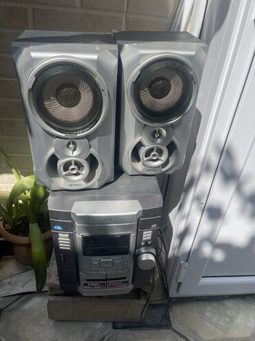 Наушники: Sony mikro-hi-fi musiqi mərkəzi + 2 ədəd akustik kolonkalar