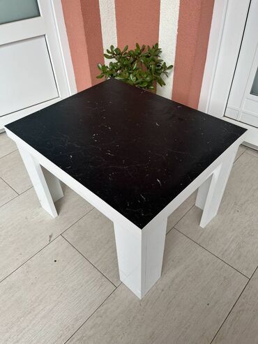 Stolovi: Klub stolovi- različitih dezena Odmah dostupni stočići! Napravljen od — 13