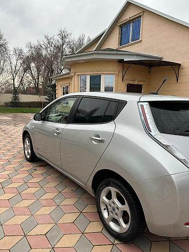 Nissan: Nissan Leaf: 2011 г., Электромобиль, Хэтчбэк — 8