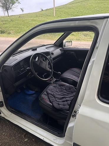 Продажа авто: Volkswagen Golf: 1992 г., 1.6 л, Механика, Бензин, Хэтчбэк — 4