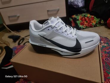 бутсы найк бишкек: Эркектердин кроссовкасы, 42.5, Nike, Жаңы, түсү - Ак, Өзү алып кетүү