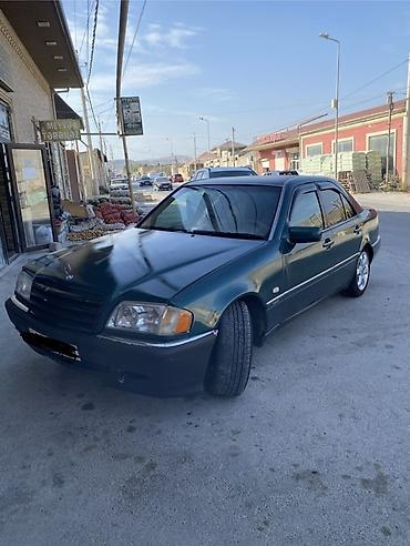 kia rio 2018: Mercedes-Benz C-Class: 1.8 l | 1995 il Sedan — 4