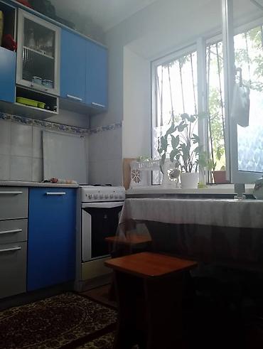 hostel osh: 2-комнатная квартира Описание: - Уютная комната с большим окном — 6