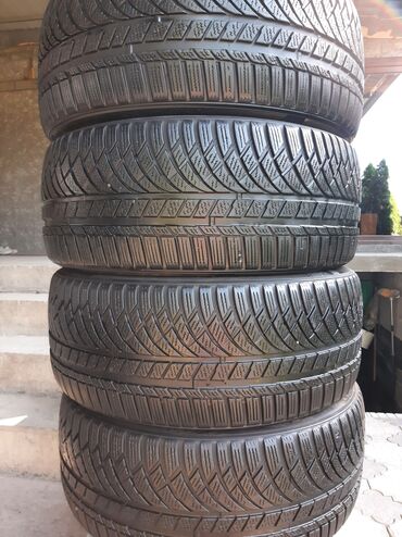скутеры водный: Шины 245 / 45 / R 18, Зима, Б/у, Комплект, Корея, Kumho