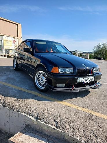 bmw tekeri: BMW 3 Seriya E36 sedan, qara rəng. M-üslub bədən dəsti və ön splitter — 2