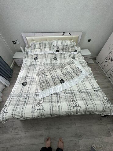 тумбочки кровать: Двуспальная Кровать