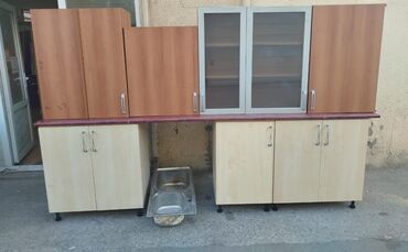 mətbəx dəsti: Metbex mebeli satilir 300azn.Olcu 2.75. Uzerinde moyka verilir.Ustunun