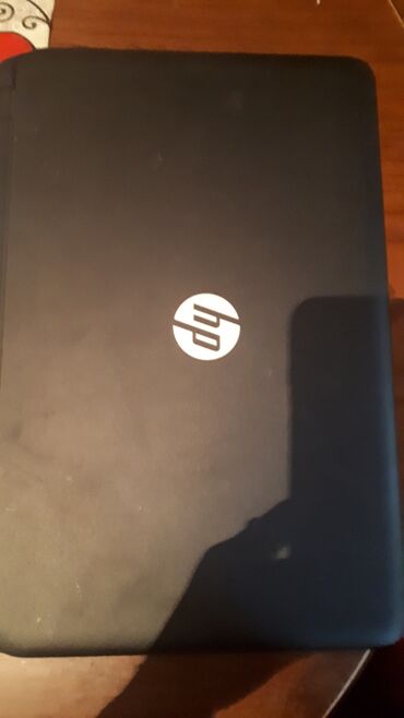 Monitorlar: HP noutbuk - Brend: HP (qara korpus, HP loqosu) - Korpus: mat səthli