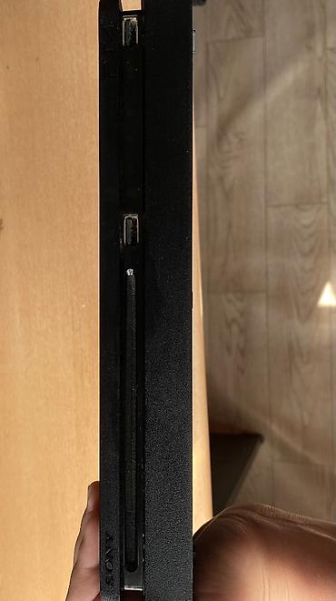 joystick ps4: PS4 Slim 500 GB satılır. ✅ 500 GB daxili yaddaş ✅ 4 ədəd joystick — 6