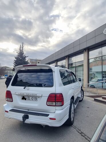 Toyota: Toyota Land Cruiser (100 seriyası) – ağ rəngdə, tam ölçülü 7 yerlik — 4