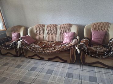 Divan və kreslo dəstləri: Klassik divan, Divan
