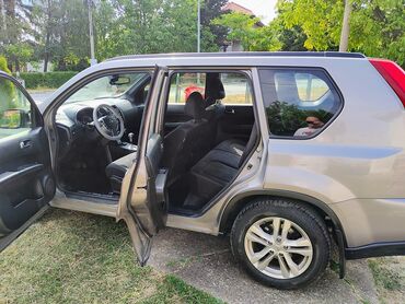 Nissan: Nissan X-Trail: 2 l | 2012 г. SUV/4x4 — 7