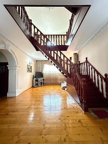 Продажа домов: 6 комнат и более, 350 м², 5 соток, Бишкек, Аламединский рынок / базар Агентство недвижимости — 3