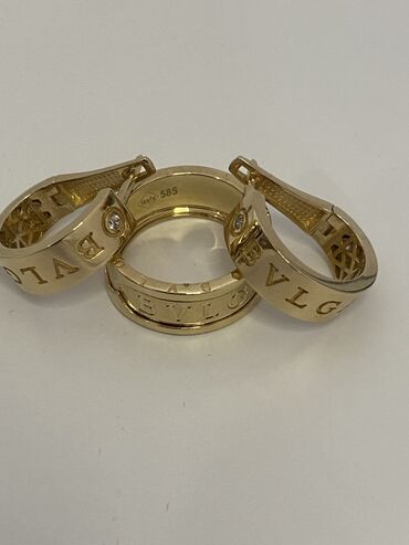кольцо с изумрудом: Золотой комплект Булгари Скидка 38500с 585пробы Вес 8,5гр размер