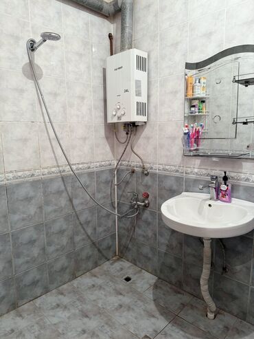 Uzunmüddətli kirayə mənzillər: Salam. Ev uzunmuddetli verilir. QARA QARAYEV METROSUNUN duz cixisinda — 8