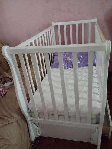Oğlan və qız üçün, Dördbucaq, Beşik, Dəst ilə, Matras ilə, Yellənmə mexanizm ilə